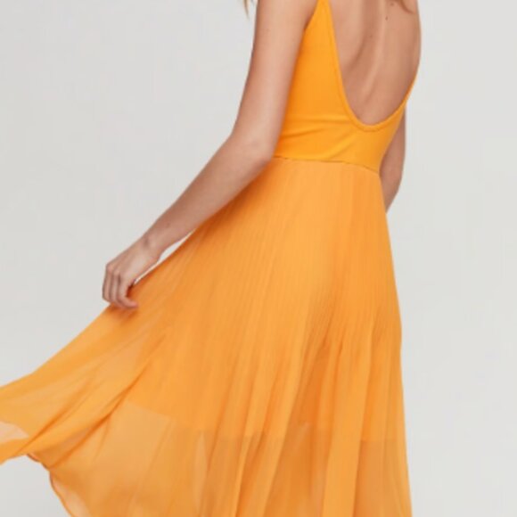 Aritzia Wilfred Daphnee Ballet Midi Dress in Yellow - Picture 3 of 9